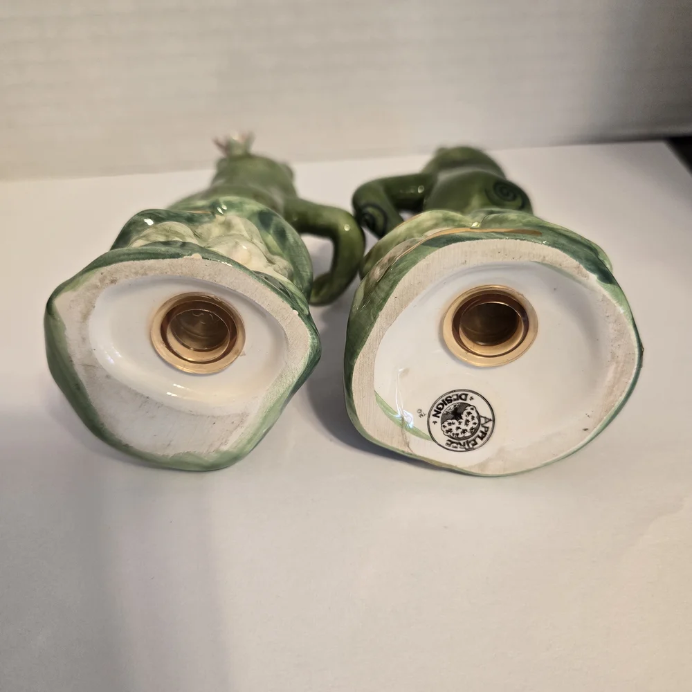 Appletree Desing. Alfrogo & Frogalina A Salt & Pepper Shaker Couple.